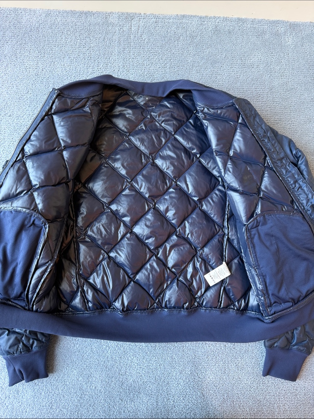 ALO Yoga Diamond-Quilted Navy Camo Bomber Jacket - Picture 5 of 8